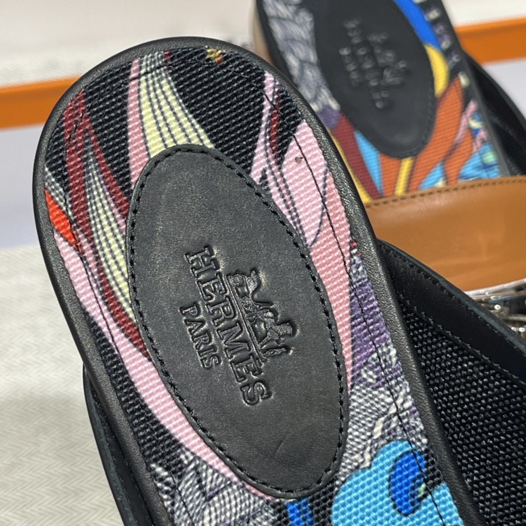 Hermes 爱马仕 专柜代购版本 凯莉半拖  手工定制 小牛皮 拼色款 专柜新颜色  35-41码 正码 (脚胖或者脚背高的建议拿大一码)