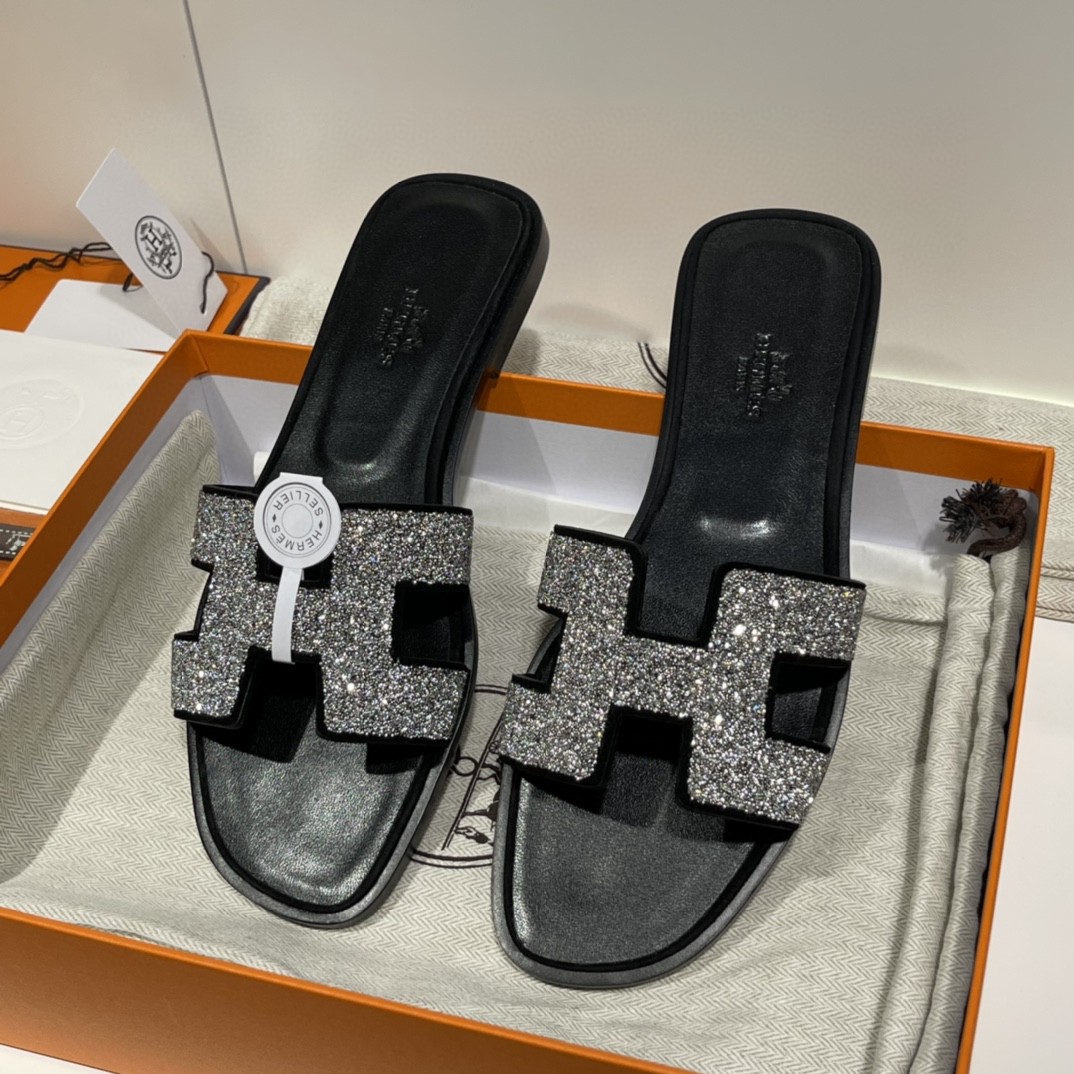HERMES 水钻款拖鞋 手工定制 专柜8000 黑色银钻 1:1品质 35-41(偏小一码) 12天出货