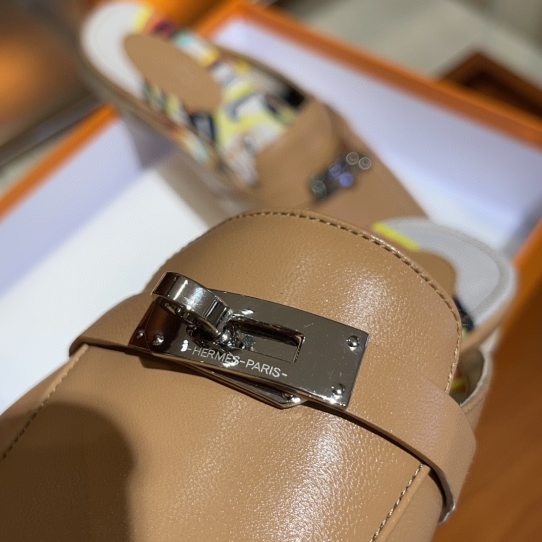 Hermes 爱马仕 凯莉半拖  手工定制 小牛皮 自然色 专柜新颜色 35-41码 正码 (脚胖或者脚背高的建议拿大一码)