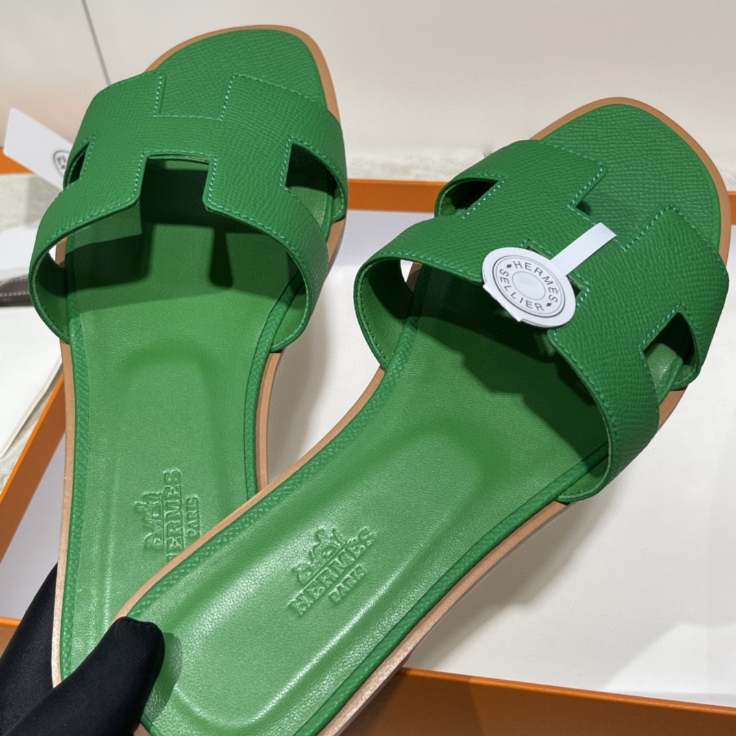 爱马仕 经典款拖鞋 掌纹牛皮 纯手工订制 老师傅工艺 慢工出细活 翡翠绿  35-41码 偏小一码  质感你细品 完美