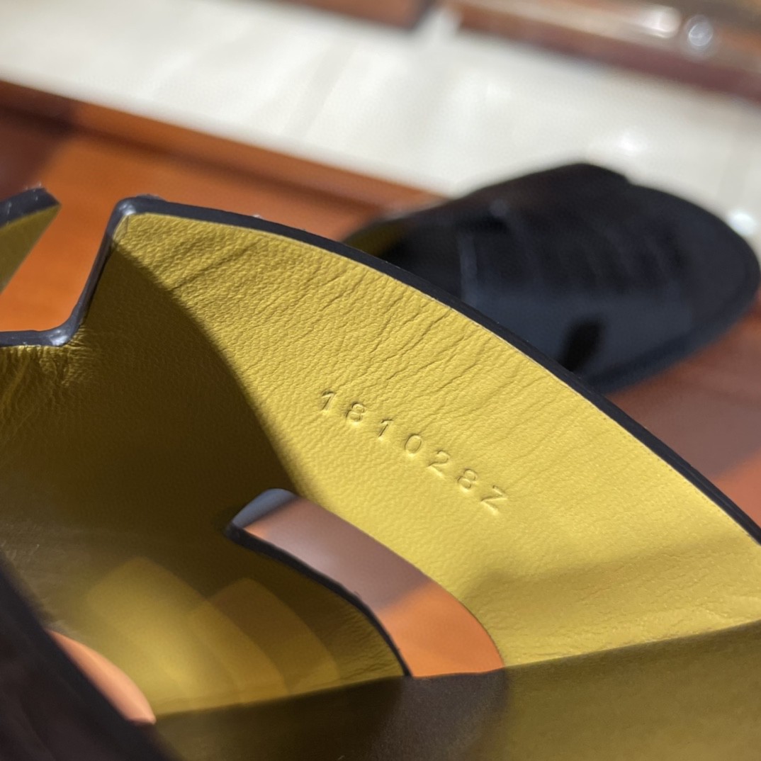 HERMES 男士鳄鱼皮 黑色 雾面 接受预定哟 纯手工定制 配色很洋气~ Size:39-45(偏小一码)