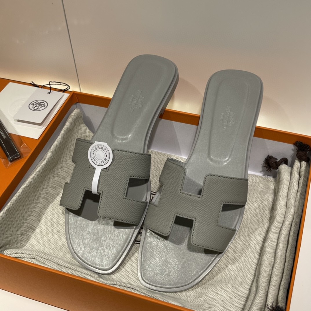 HERMES 专柜同步新颜色拖鞋  手工定制 冰川蓝 1:1品质 35-41(偏小一码)