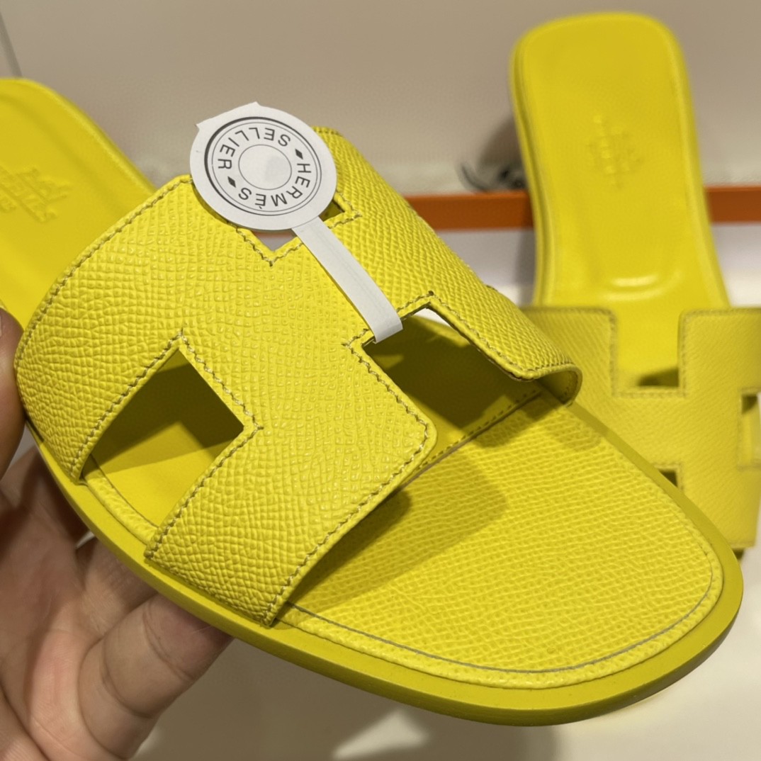 HERMES 经典款拖鞋 掌纹牛皮 纯手工订制 老师傅工艺 慢工出细活 10天出货 柠檬黄 35-41码 偏小一码  质感你细品 完美