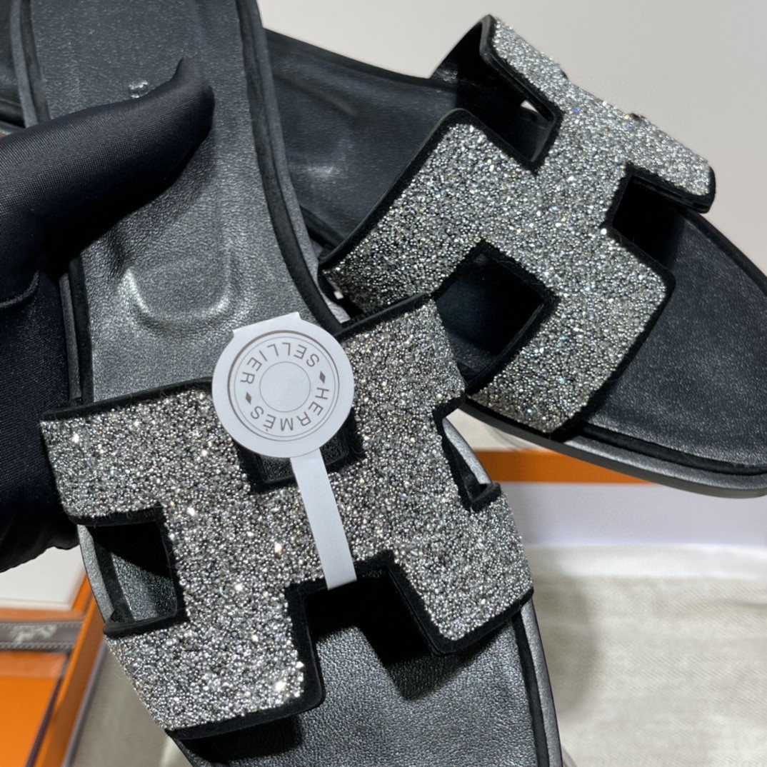 HERMES 水钻款拖鞋 手工定制 专柜8000 黑色银钻 1:1品质 35-41(偏小一码) 12天出货
