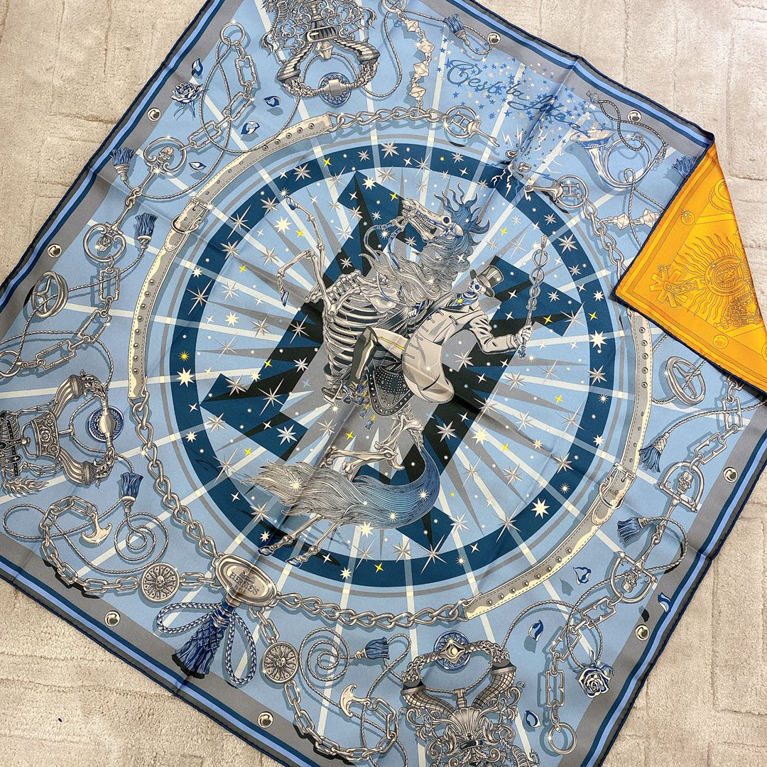 HERMES《 万圣节狂欢双面方巾 》蓝橙色 Size：90x90cm 100%真丝  暗黑图案