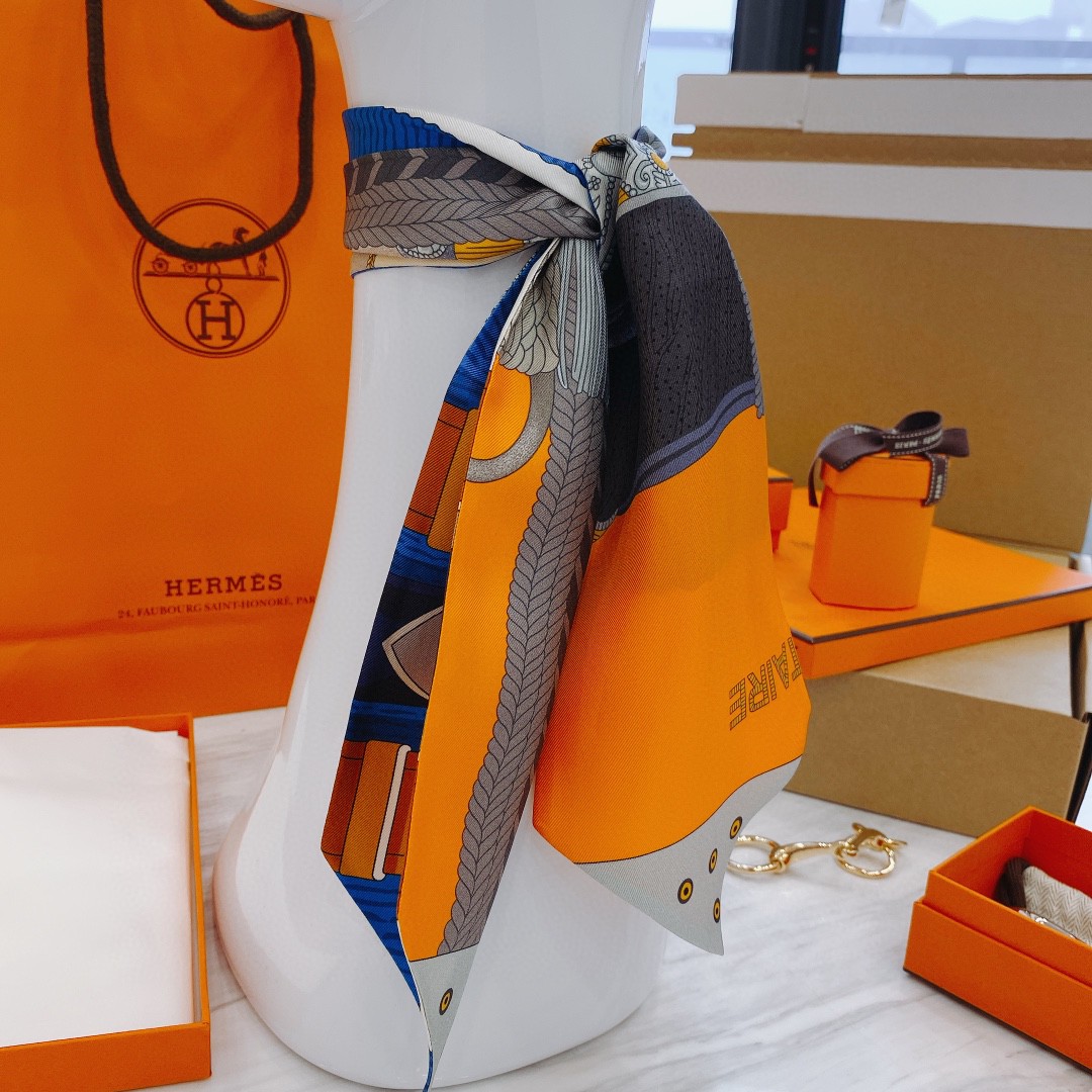 Hermes Twilly up《高贵的马鞍》单色 Size：15*85cm 100%桑蚕丝