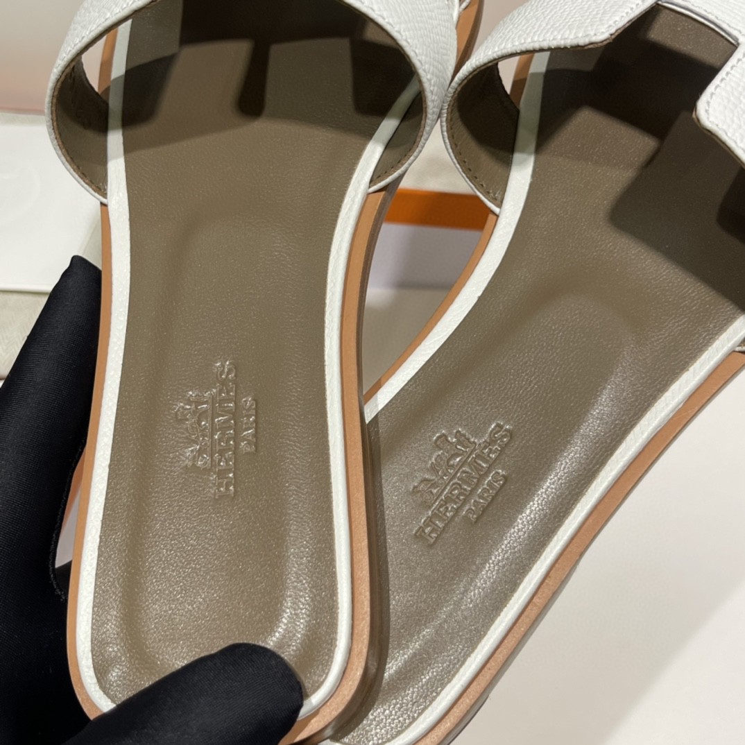 HERMES 爱马仕 经典款拖鞋 掌纹牛皮 纯手工订制 老师傅工艺 慢工出细活 10天出货 白色 35-41码 偏小一码  质感你细品 完美