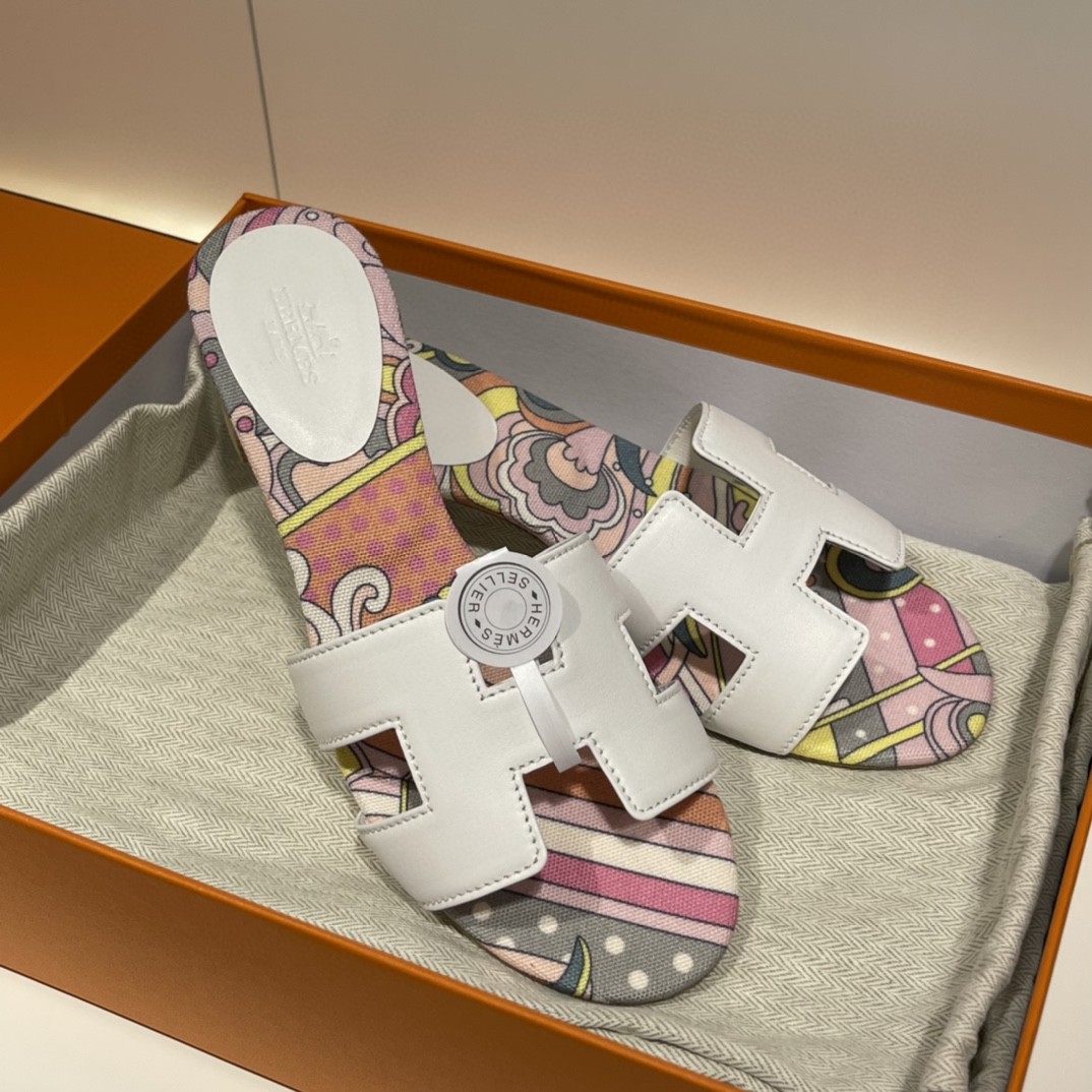 爱马仕 HERMES 白色拼布底 夏天的颜色～ 接受预定 35-41码 偏小一码 老师傅工艺 纯手工制作～