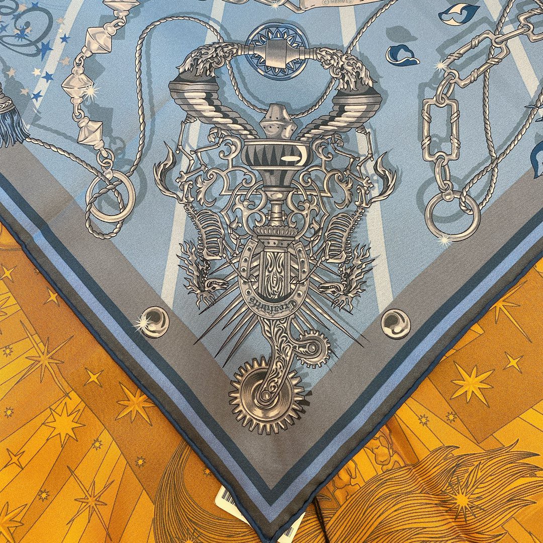 HERMES《 万圣节狂欢双面方巾 》蓝橙色 Size：90x90cm 100%真丝  暗黑图案