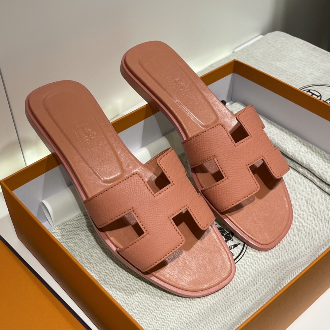 HERMES 爱马仕 专柜同步新颜色~ 纯手工定制 意大利树羔皮底~ 老师傅工艺 size:35-41(偏小一码)  Epsom 掌纹 曦粉