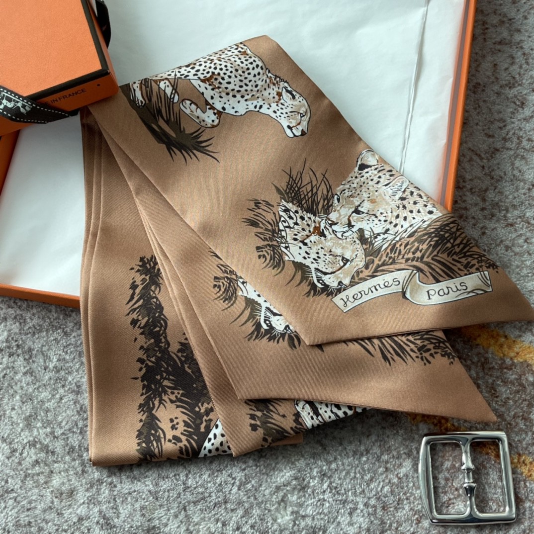 HERMES 21夏季新款Maxi Twilly《猎豹》 焦糖色 ～100%真丝  10*180cm 可作为头巾、腰带佩戴或系绕颈间