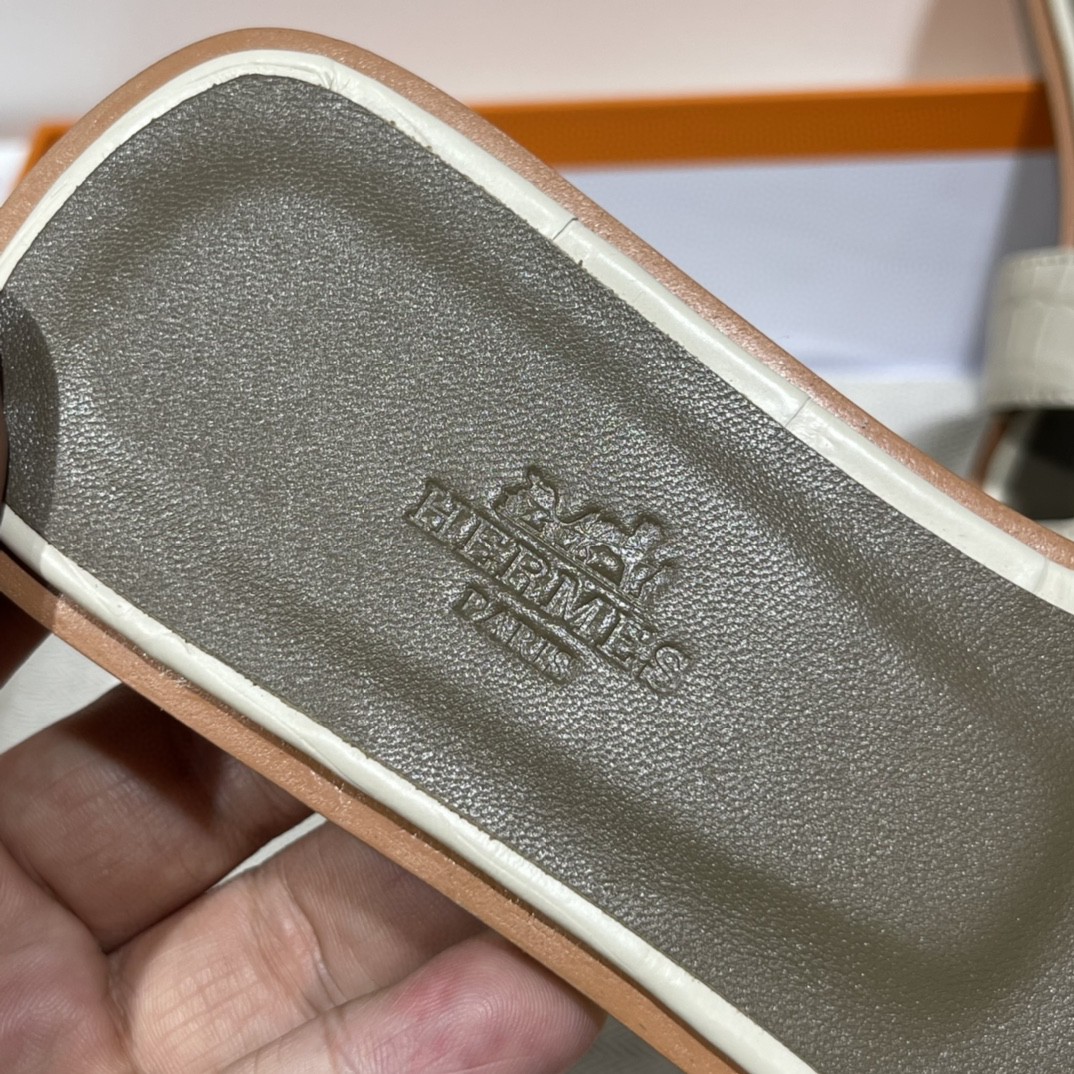 爱马仕手工定制 鳄鱼皮 奶昔白  纯手工制作 意大利树羔皮底  35-41 可定制中跟 12天出货