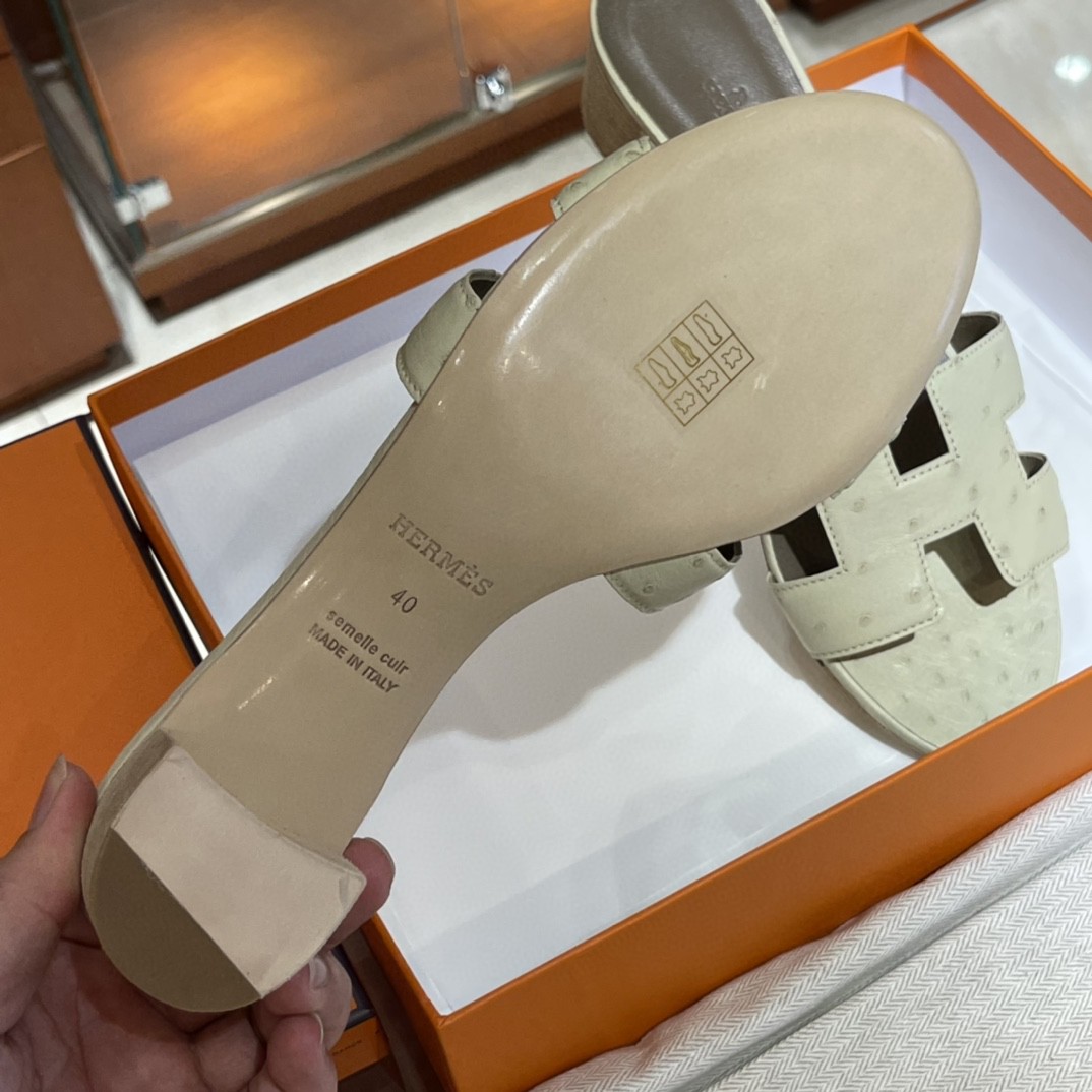 HERMES 客户订做的鸵鸟皮拖鞋出货啦 奶昔白 接受预定哟 实拍图片 近距离感受一下手工及皮料 35-41码 货期十天-铂金女王 HERMES 客户订做的鸵鸟皮拖鞋出货啦 奶昔白 接受预定哟 实拍图片 近距离感受一下手工及皮料 35-41码 货期十天