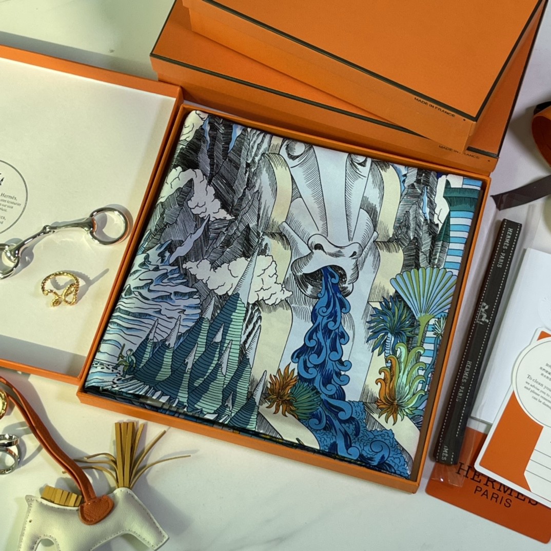 爱马仕 HERMES 21年新款 真丝方巾 电光蓝 18姆米 100%斜纹真丝 90*90cm