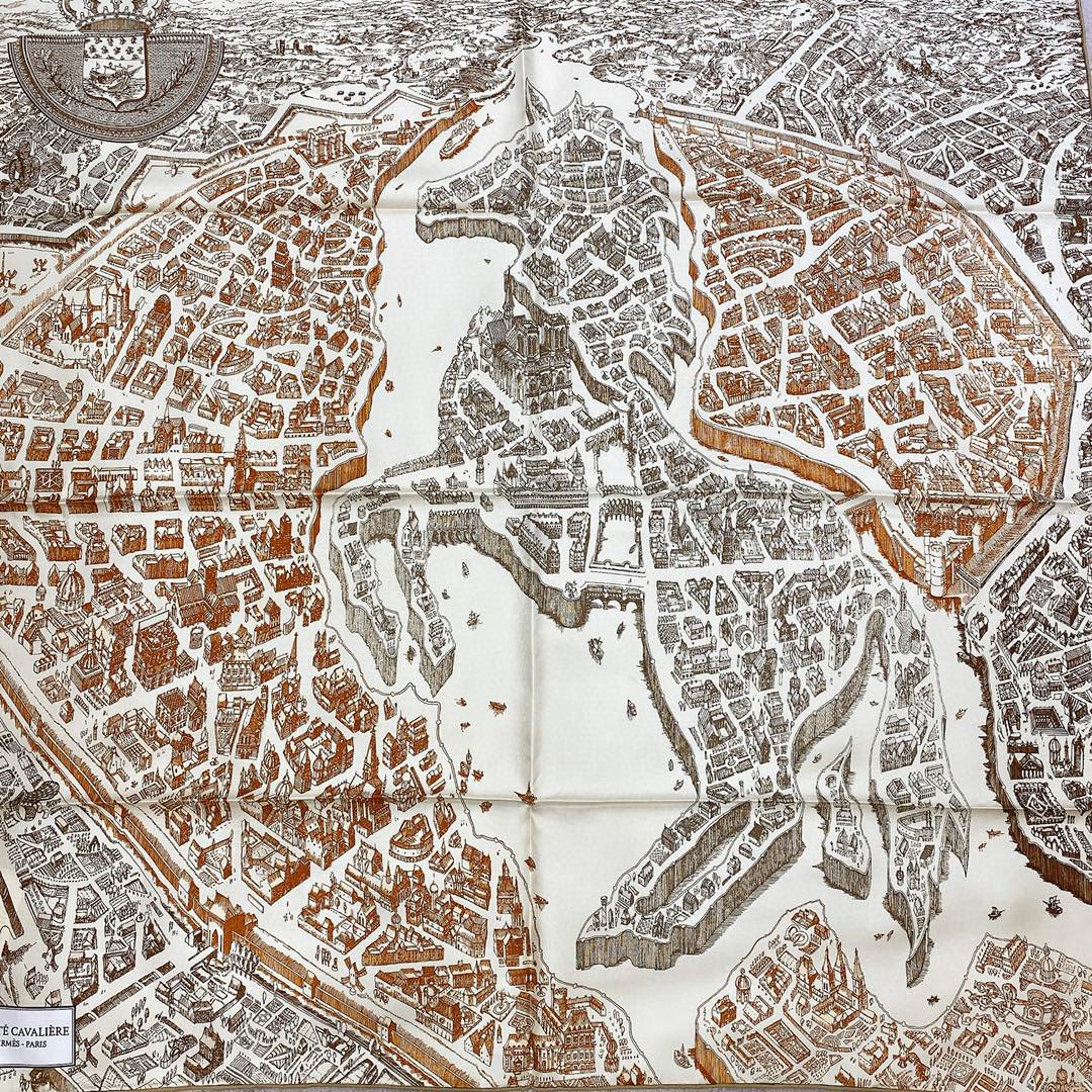 Hermes 《骏马之城》棕色 100%真丝 90*90cm 一座城一匹马 配上极度格调的配色 佩戴效果显肤色