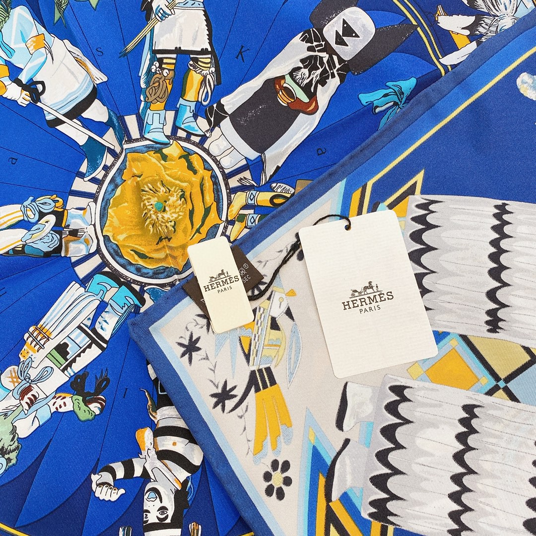 HERMES 夏季新款《卡奇纳神丝巾》蓝色 Size：90x90cm 100%真丝