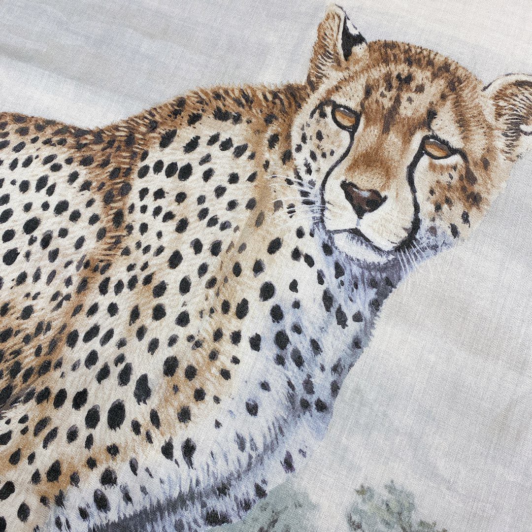 HERMES 爱马仕 秋季款 《丛林双面丝绒披肩》米色+灰色 Size：140x140cm