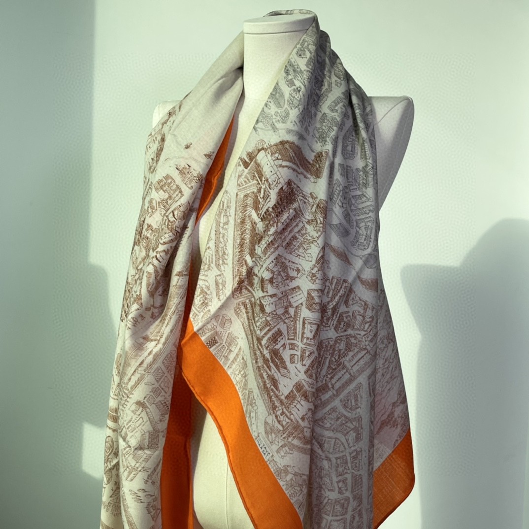 HERMES   秋季款 新款丝绒方巾  《骏马之城》橙色 Size：140x140cm 真丝+羊绒
