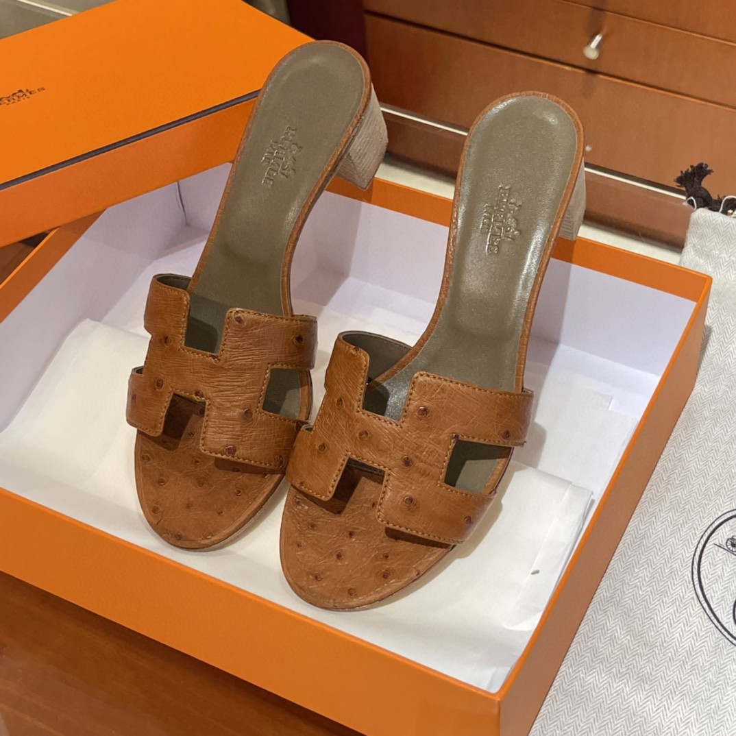 HERMES 客户订做的鸵鸟皮拖鞋出货啦  接受预定哟 实拍图片 近距离感受一下手工及皮料  35-41码 货期十天