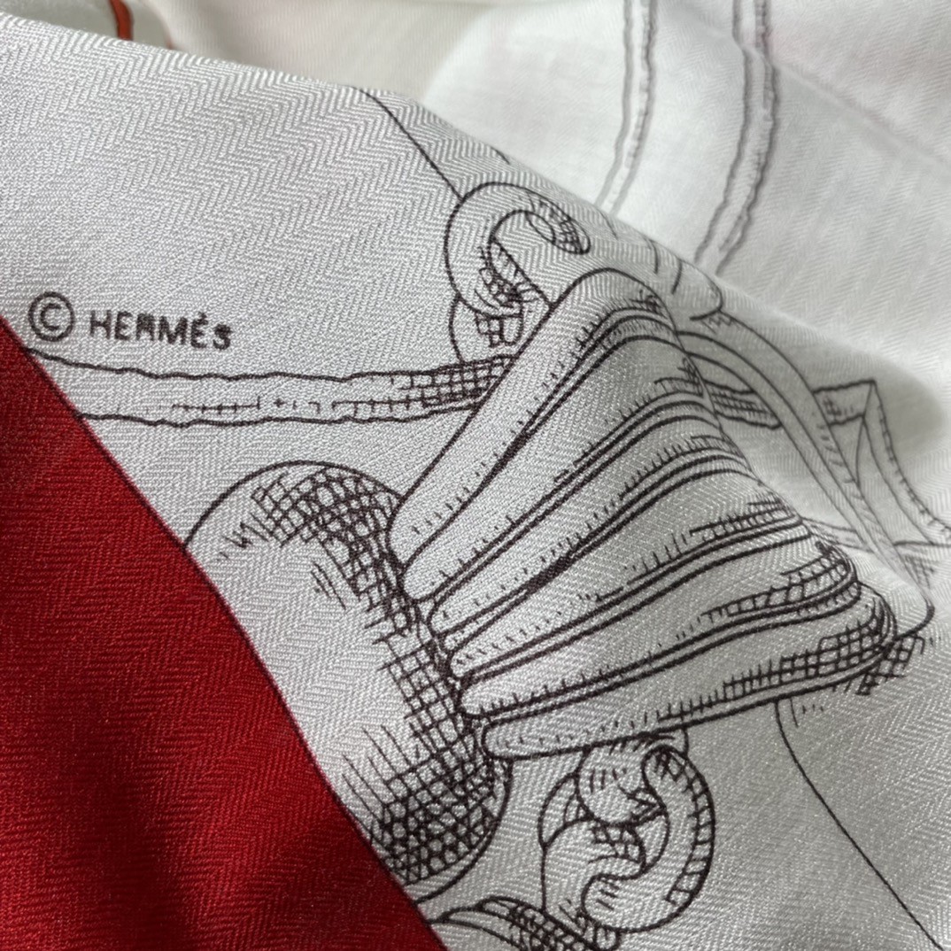 HERMES 秋季款 《国家马术指导条纹版丝绒披肩》米色 Size：140x140cm 丝绒材质