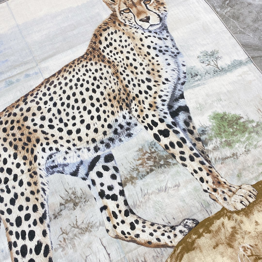 HERMES 爱马仕 秋季款 《丛林双面丝绒披肩》米色+灰色 Size：140x140cm