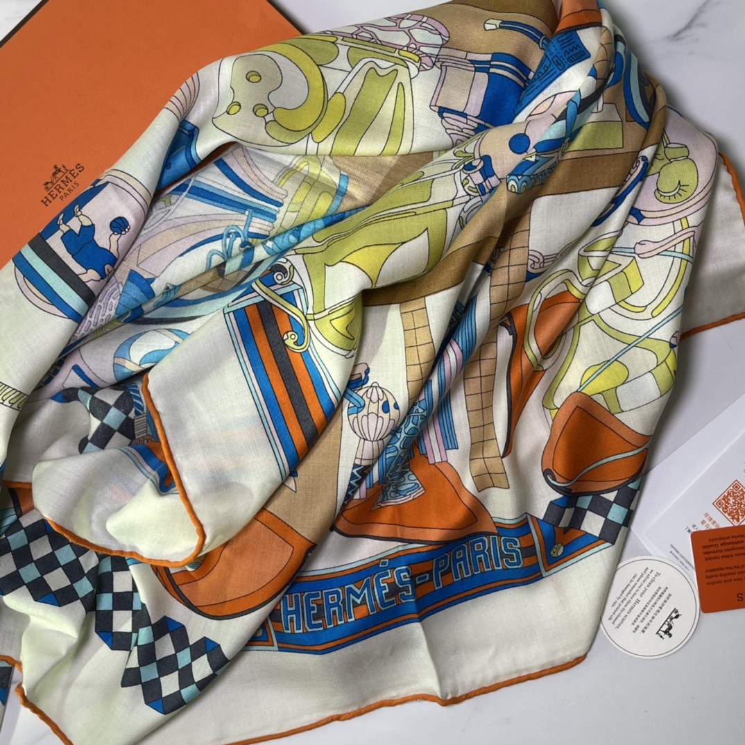 HERMES 爱马仕 秋季款 新款丝绒方巾  Size：140x140cm 真丝羊绒   