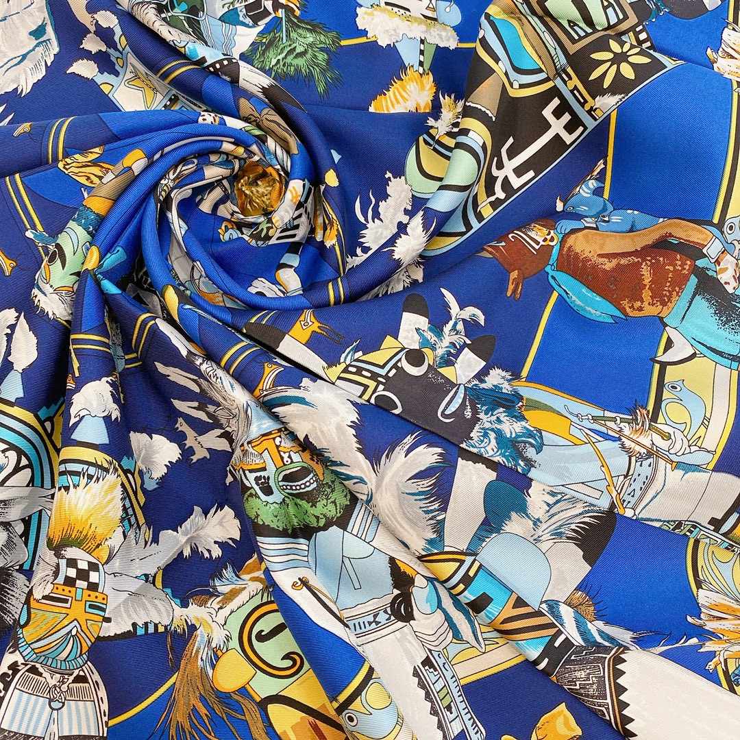 HERMES 夏季新款《卡奇纳神丝巾》蓝色 Size：90x90cm 100%真丝
