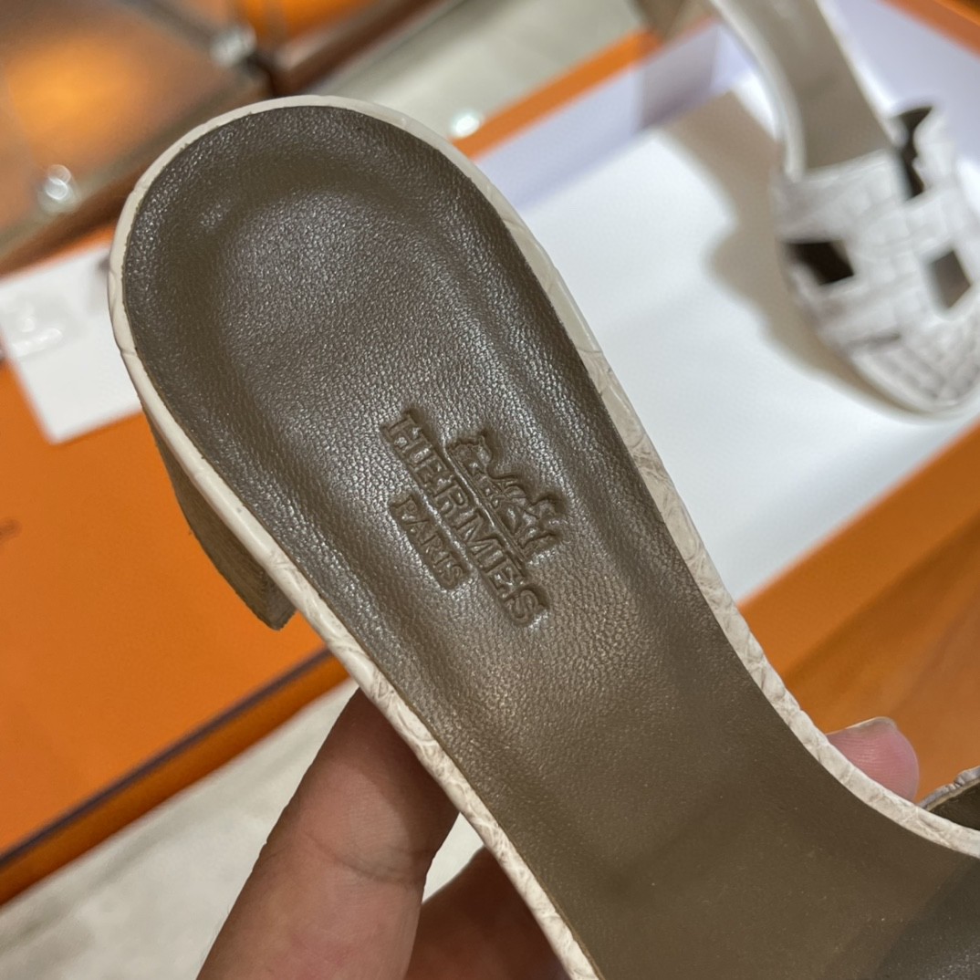 HERMES 客订的鳄鱼皮拖鞋 手工定制 喜马拉雅 高级的的颜色 35-41码（建议定大一码哟)