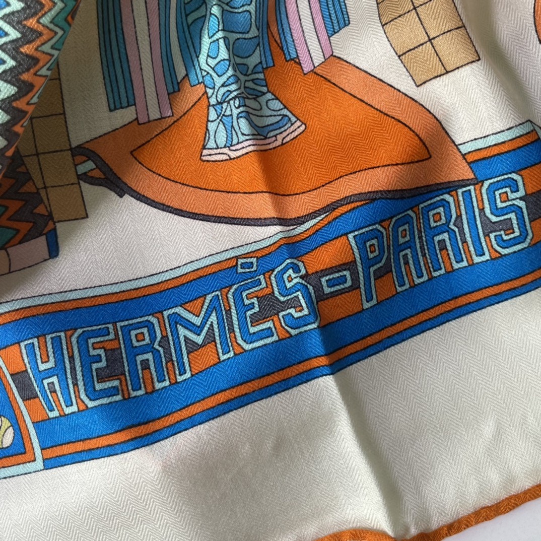 HERMES 爱马仕 秋季款 新款丝绒方巾  Size：140x140cm 真丝羊绒   