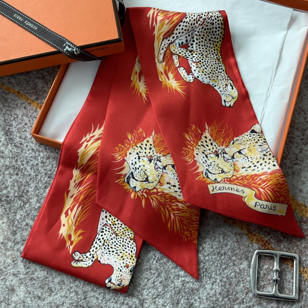 HERMES 21夏季新款Maxi Twilly《猎豹》 红色 ～100%真丝  10*180cm 可作为头巾、腰带佩戴或系绕颈间