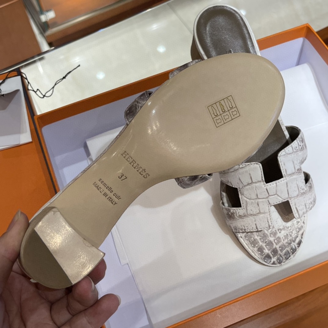 HERMES 客订的鳄鱼皮拖鞋 手工定制 喜马拉雅 高级的的颜色 35-41码(建议定大一码哟)-铂金女王 HERMES 客订的鳄鱼皮拖鞋 手工定制 喜马拉雅 高级的的颜色 35-41码(建议定大一码哟)