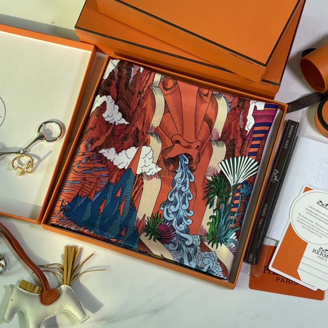 爱马仕 HERMES 21年新款 真丝方巾 蓝色 18姆米 100%斜纹真丝 90*90cm