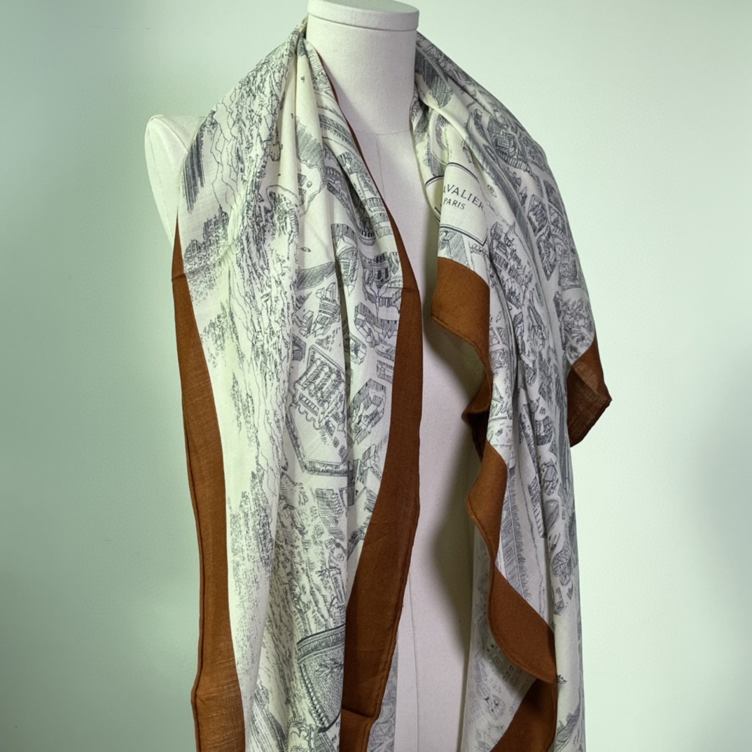 HERMES   秋季款 新款丝绒方巾  《骏马之城》奶茶色 Size：140x140cm 真丝+羊绒
