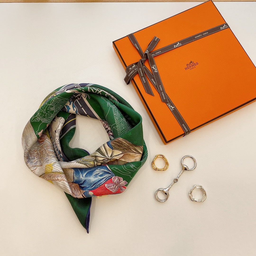 HERMES 双面围巾《 波尼族酉长 》· 90*90cm 100^%真丝 绿色配藏青色