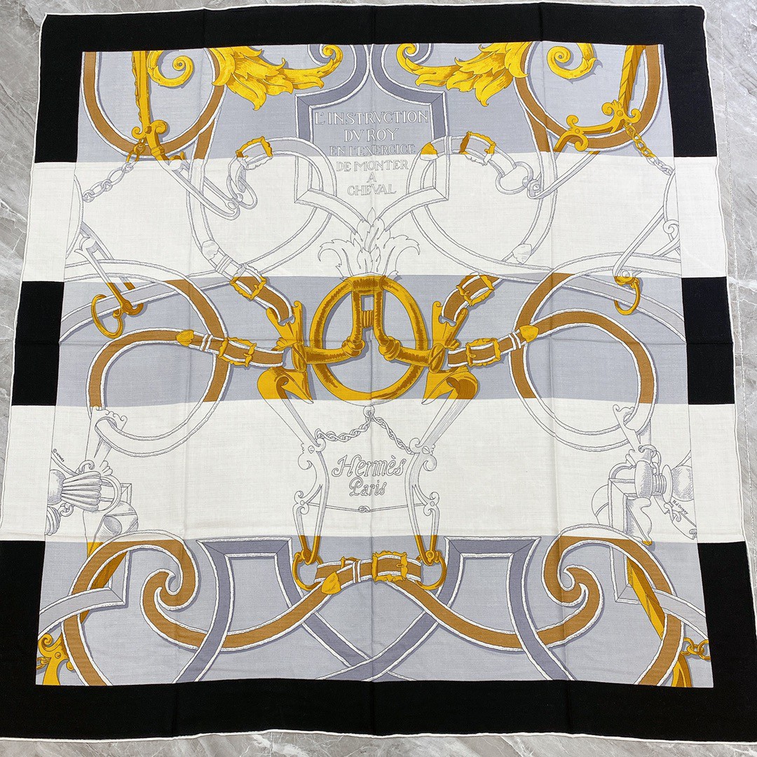 HERMES 秋季款 《国家马术指导条纹版丝绒披肩》黑灰色 Size：140x140cm 丝绒材质