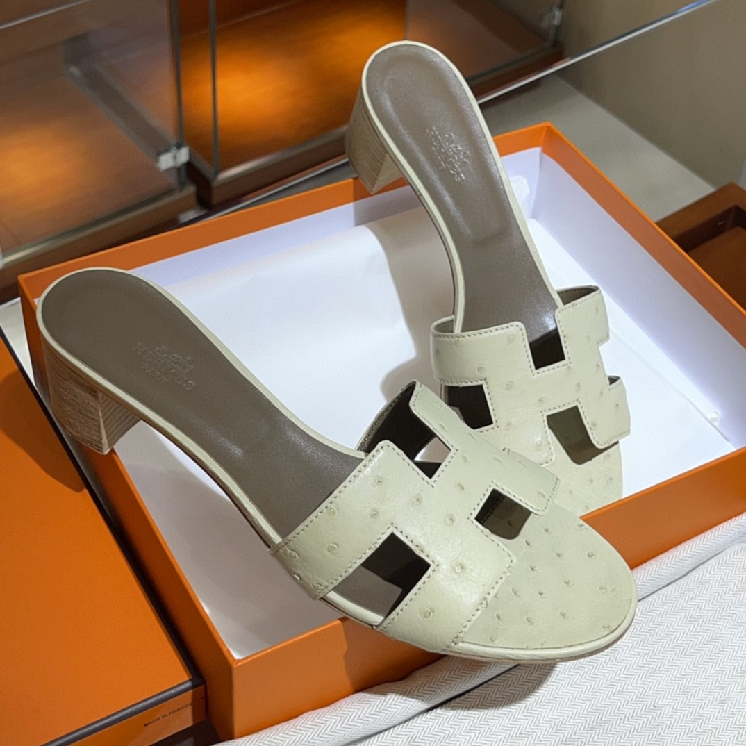 HERMES 客户订做的鸵鸟皮拖鞋出货啦  奶昔白 接受预定哟 实拍图片 近距离感受一下手工及皮料  35-41码 货期十天