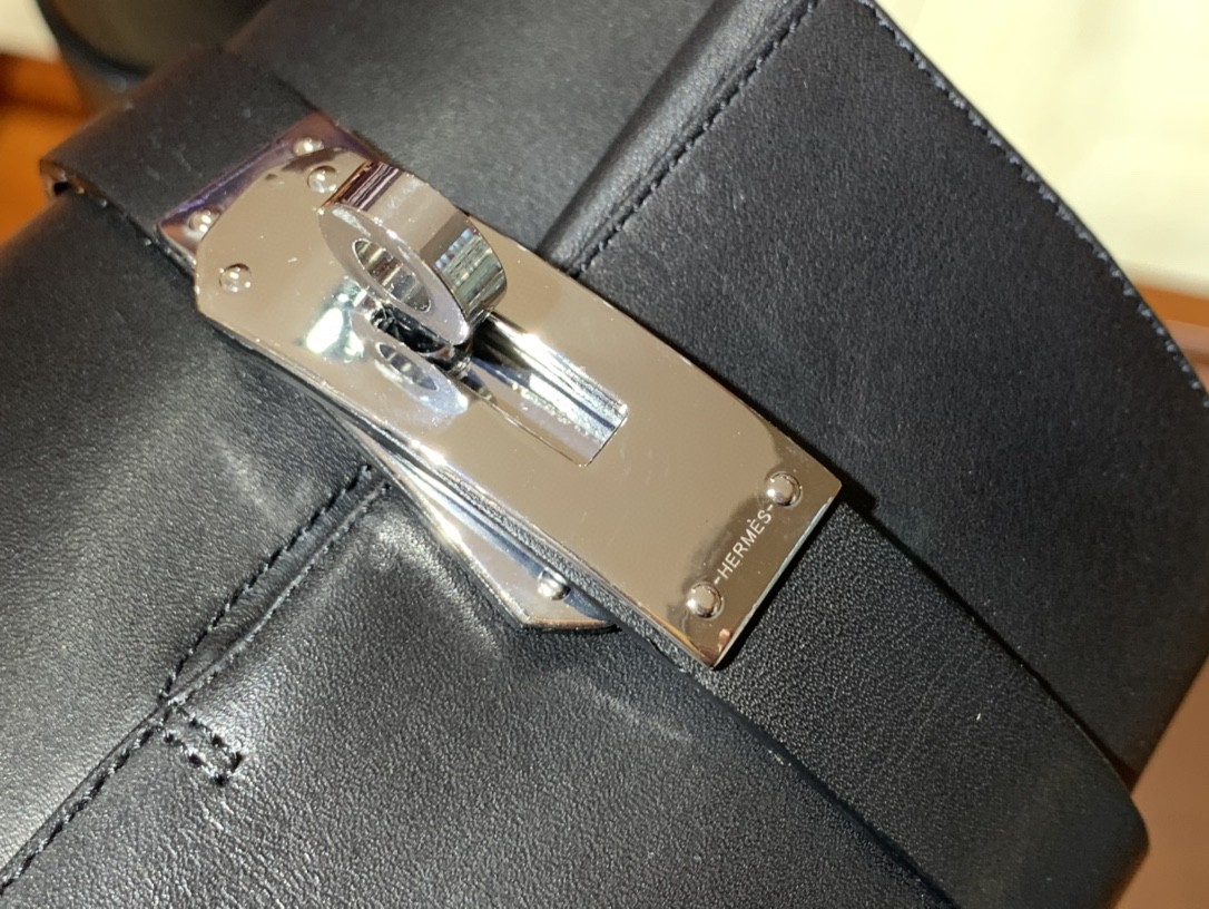 爱马仕 秋冬新款 ️上新 手工制作 工艺高 质感超赞~ 品质保证 高品质 价高货好~ 卡其色 货期12天  小牛皮  35-41码 (正码)