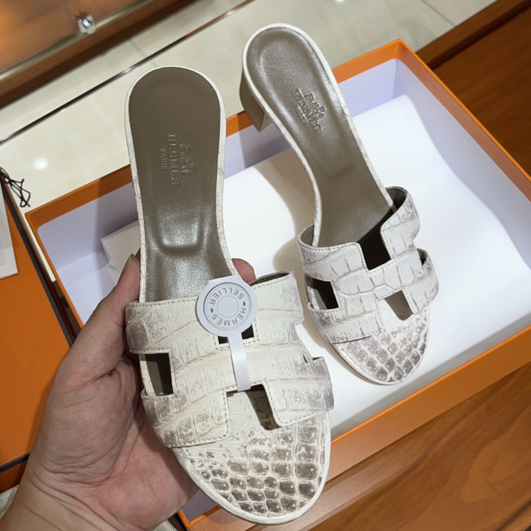 HERMES 客订的鳄鱼皮拖鞋 手工定制 喜马拉雅 高级的的颜色 35-41码（建议定大一码哟)