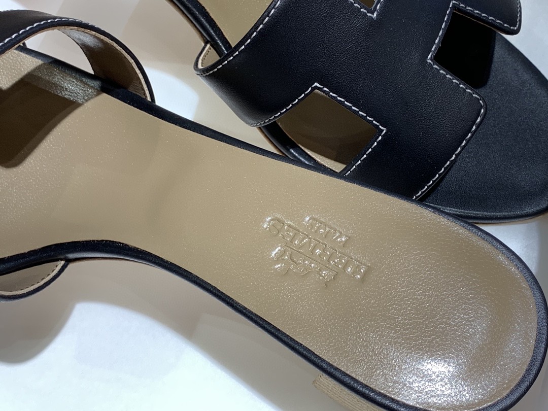 爱马仕 经典款拖鞋 今年专柜最新全包垫脚 Swift 皮 皮质更柔软舒服 黑色 纯手工定制 35-41 跟高5cm-铂金女王 爱马仕 经典款拖鞋 今年专柜最新全包垫脚 Swift 皮 皮质更柔软舒服 黑色 纯手工定制 35-41 跟高5cm