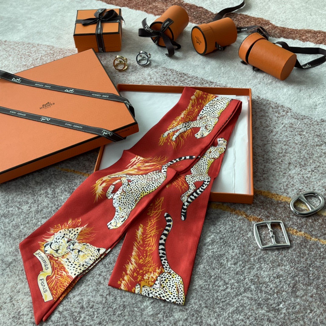 HERMES 21夏季新款Maxi Twilly《猎豹》 红色 ~100%真丝 10*180cm 可作为头巾、腰带佩戴或系绕颈间-铂金女王 HERMES 21夏季新款Maxi Twilly《猎豹》 红色 ~100%真丝 10*180cm 可作为头巾、腰带佩戴或系绕颈间