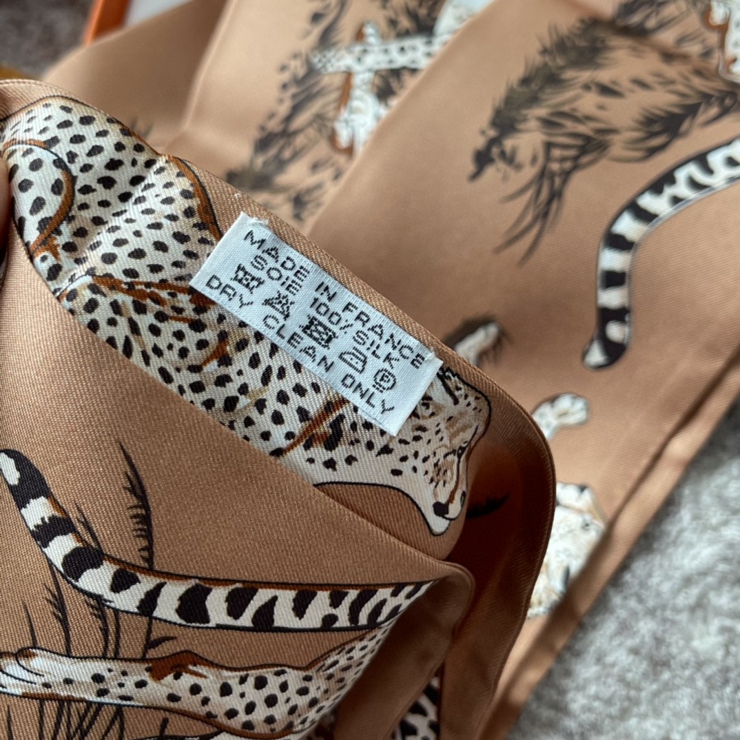 HERMES 21夏季新款Maxi Twilly《猎豹》 焦糖色 ～100%真丝  10*180cm 可作为头巾、腰带佩戴或系绕颈间
