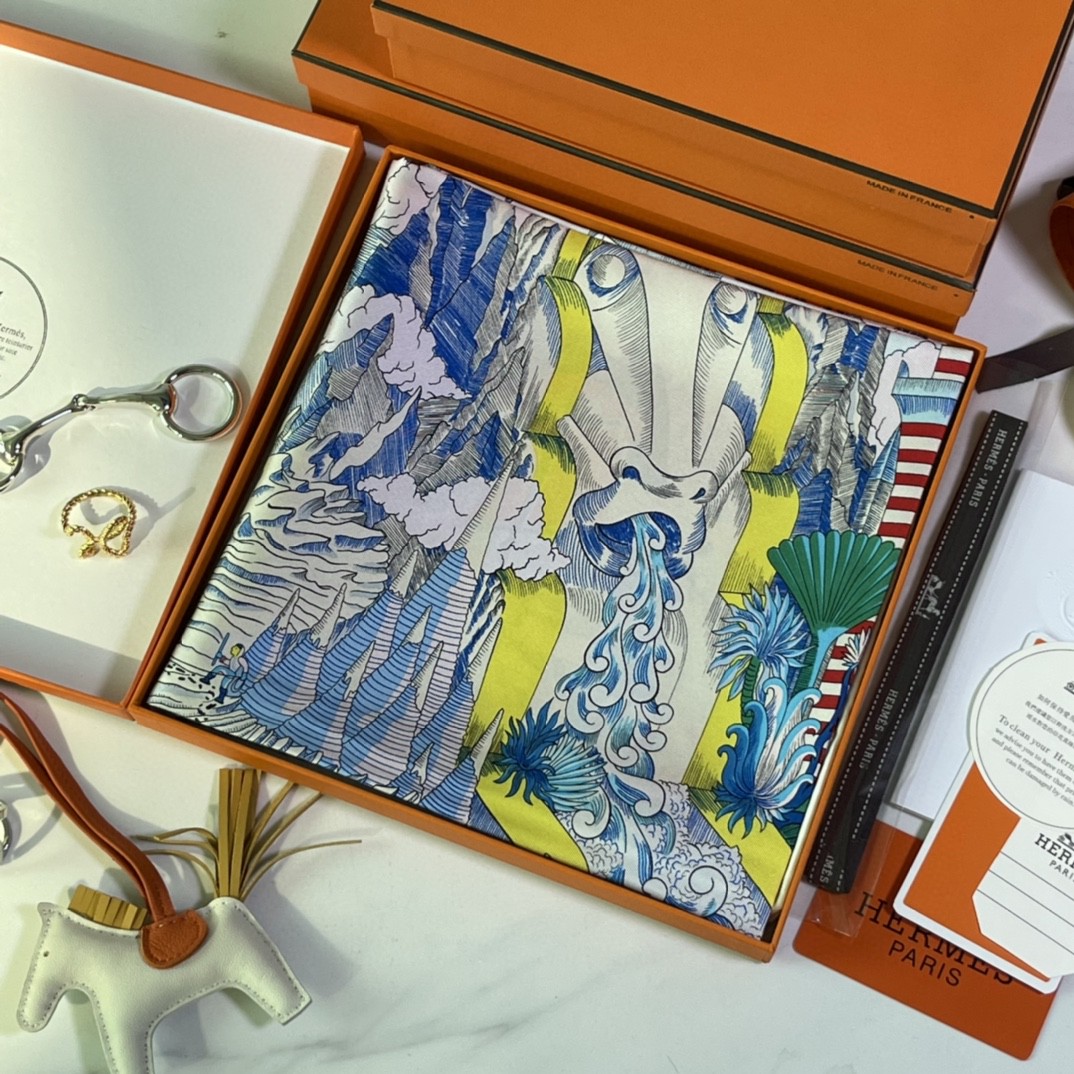 爱马仕 HERMES 21年新款 真丝方巾 粉色 18姆米 100%斜纹真丝 90*90cm