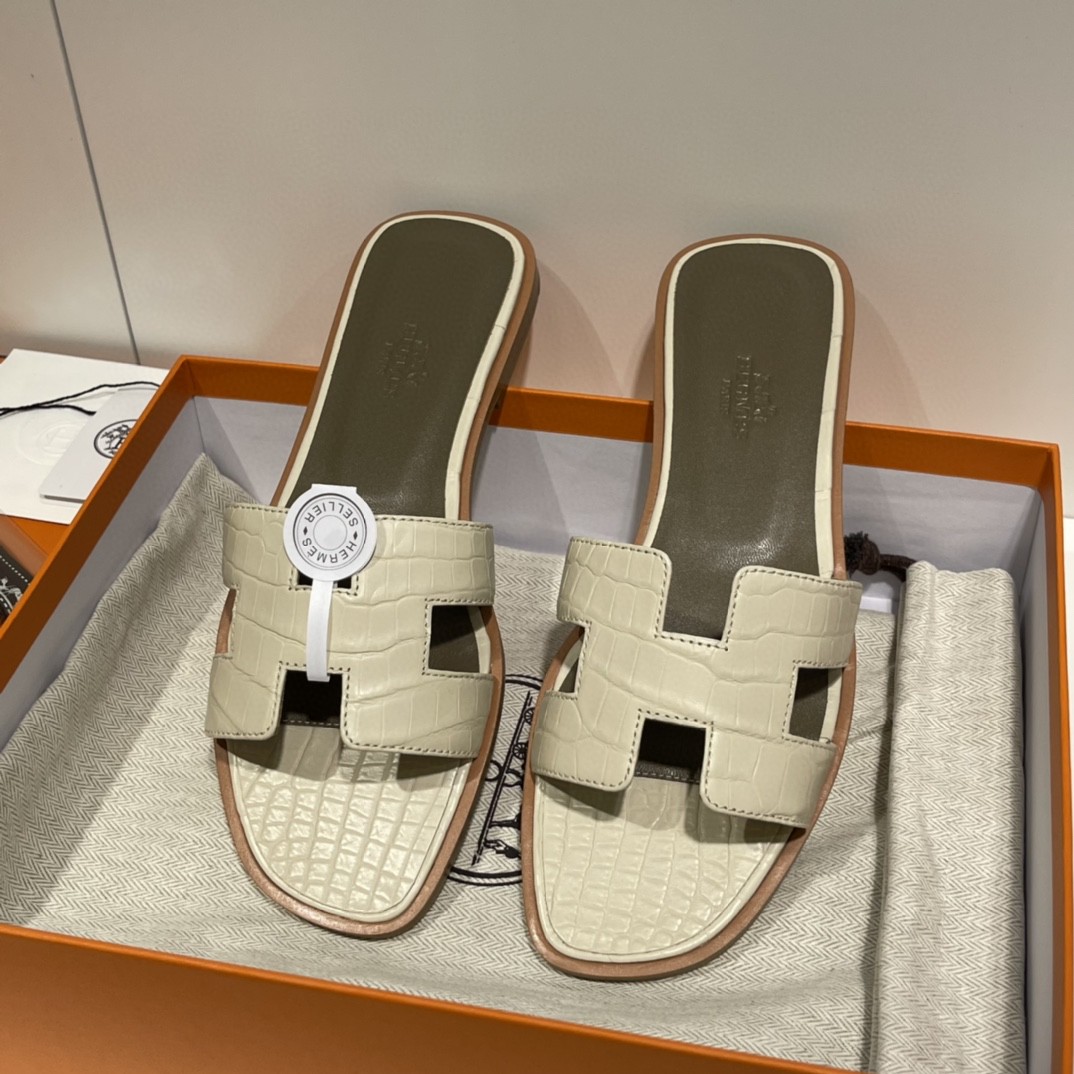 爱马仕手工定制 鳄鱼皮 奶昔白  纯手工制作 意大利树羔皮底  35-41 可定制中跟 12天出货