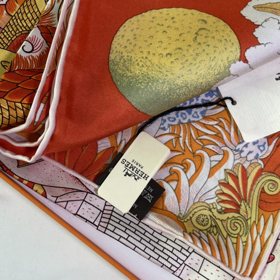 爱马仕 HERMES 21年新款 真丝方巾 橘色 18姆米 100%斜纹真丝 90*90cm