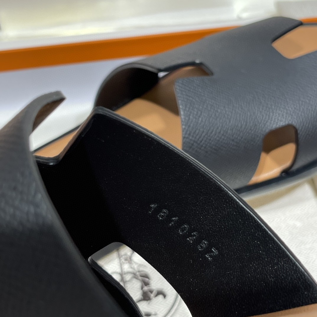 爱马仕 HERMES 男士拖鞋 纯手工 接受预定 偏小一码 39-45 Epsom 黑色  咖啡色垫脚 超高级