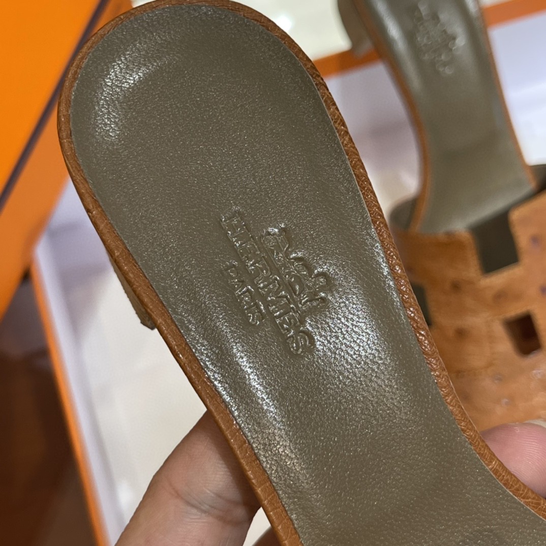 HERMES 客户订做的鸵鸟皮拖鞋出货啦  接受预定哟 实拍图片 近距离感受一下手工及皮料  35-41码 货期十天