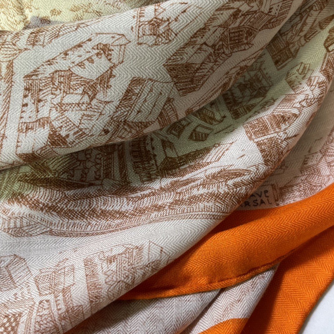 HERMES   秋季款 新款丝绒方巾  《骏马之城》橙色 Size：140x140cm 真丝+羊绒
