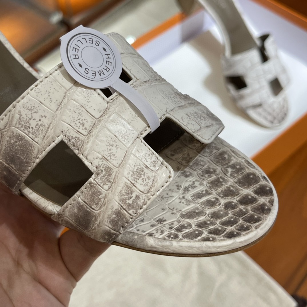 HERMES 客订的鳄鱼皮拖鞋 手工定制 喜马拉雅 高级的的颜色 35-41码（建议定大一码哟)