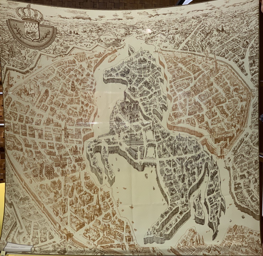 HERMES   秋季款 新款丝绒方巾  《骏马之城》奶茶色 Size：140x140cm 真丝+羊绒