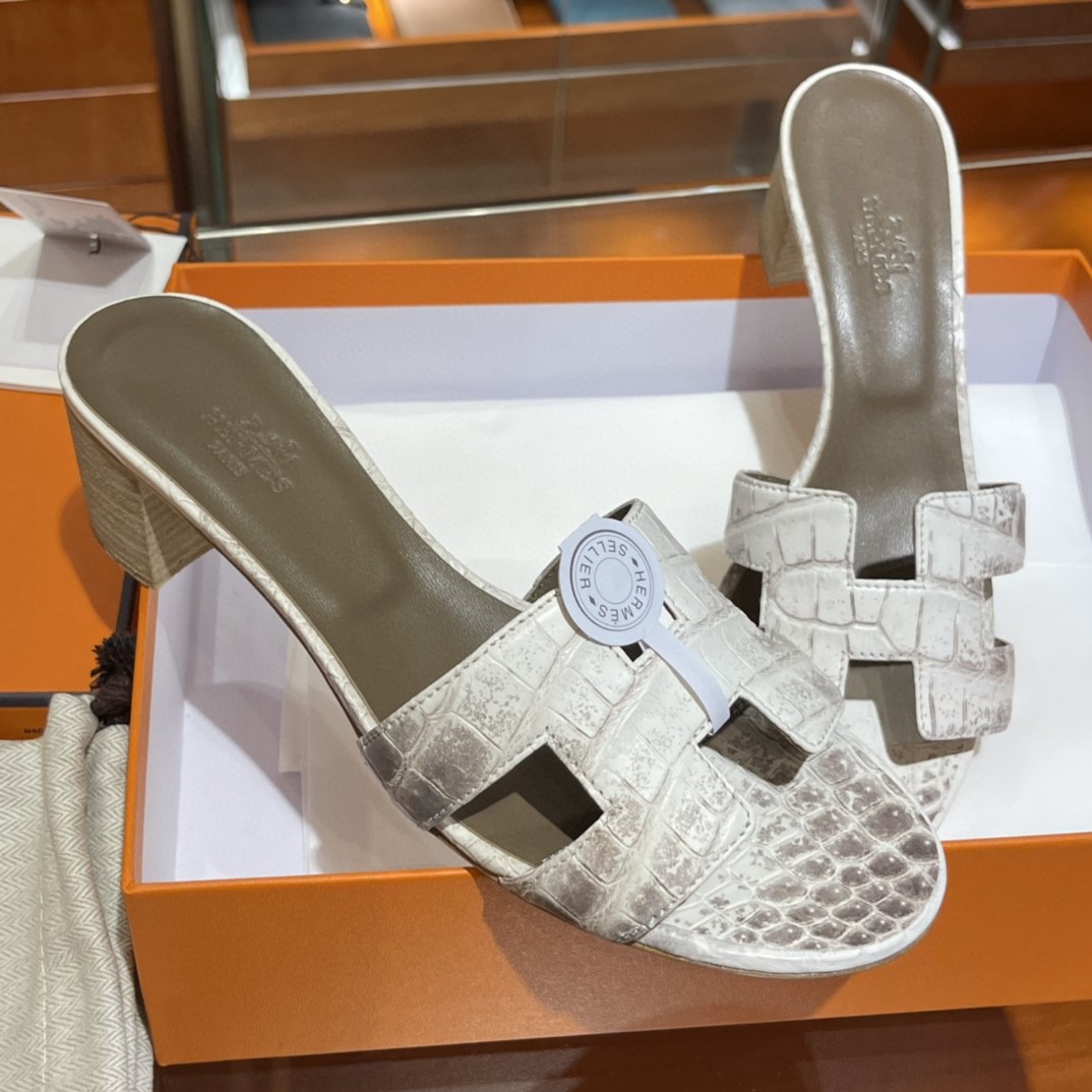 HERMES 客订的鳄鱼皮拖鞋 手工定制 喜马拉雅 高级的的颜色 35-41码（建议定大一码哟)